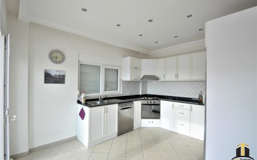 King size at first sea line in Mahmutlar