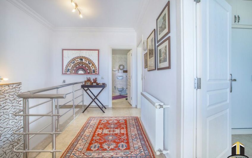 King size at first sea line in Mahmutlar