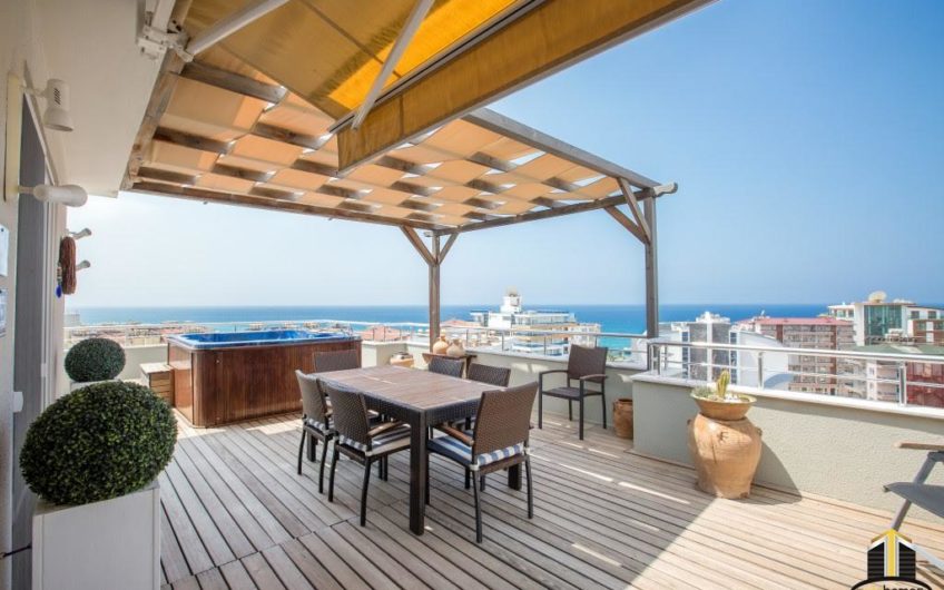 King size at first sea line in Mahmutlar