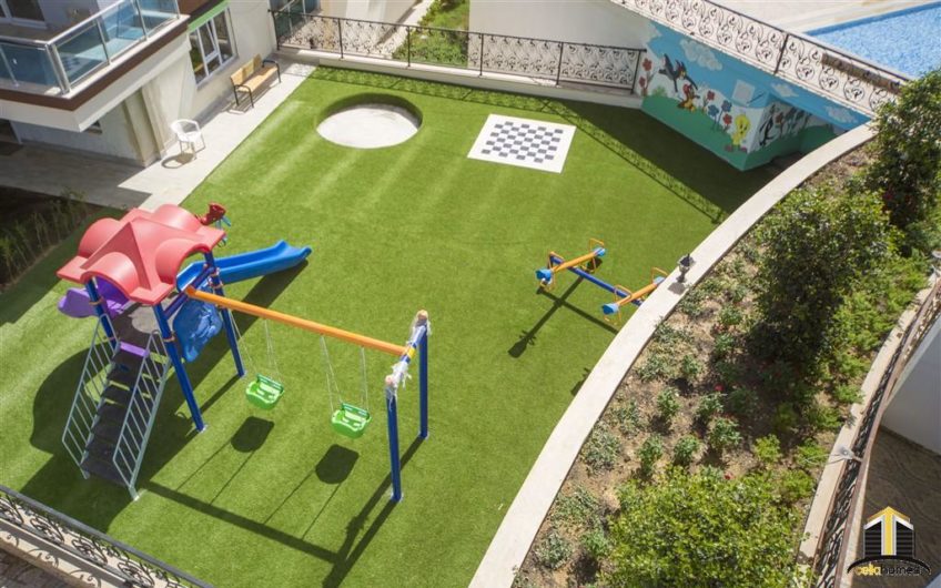 King size at first sea line in Mahmutlar