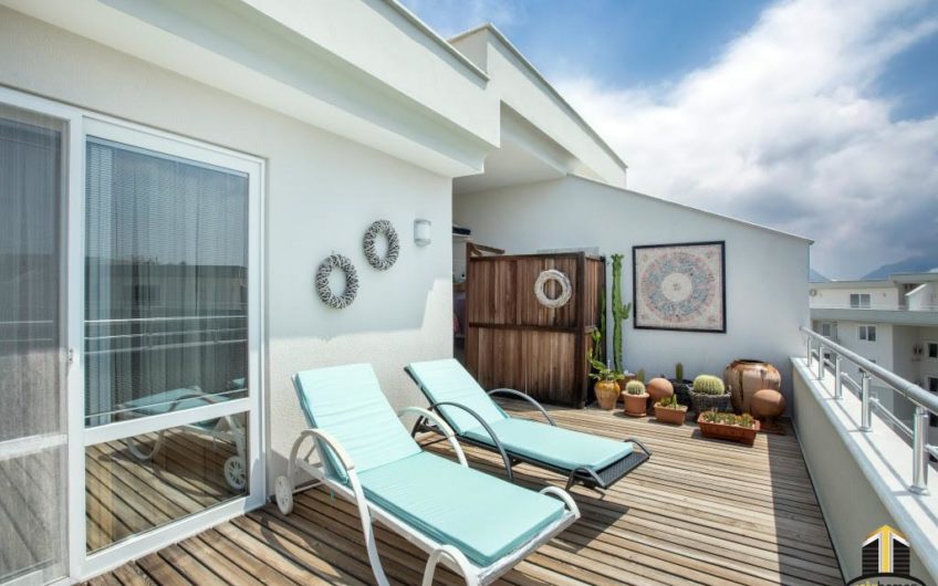 King size at first sea line in Mahmutlar