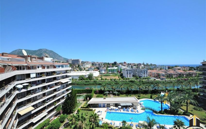 King size at first sea line in Mahmutlar