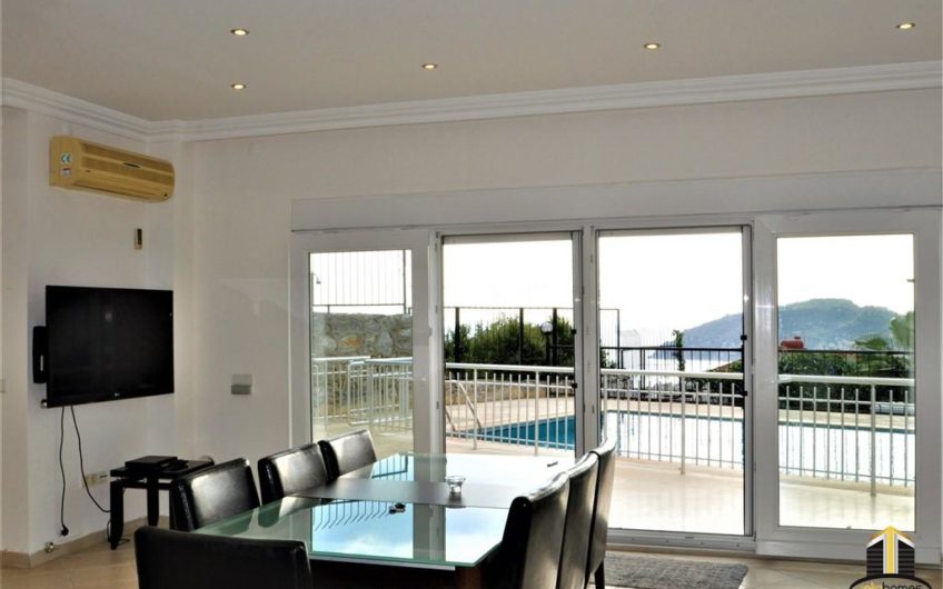 King size at first sea line in Mahmutlar