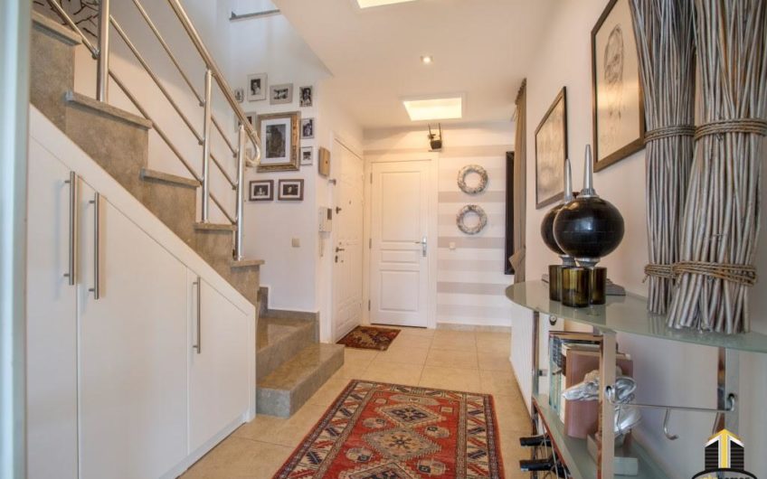 King size at first sea line in Mahmutlar