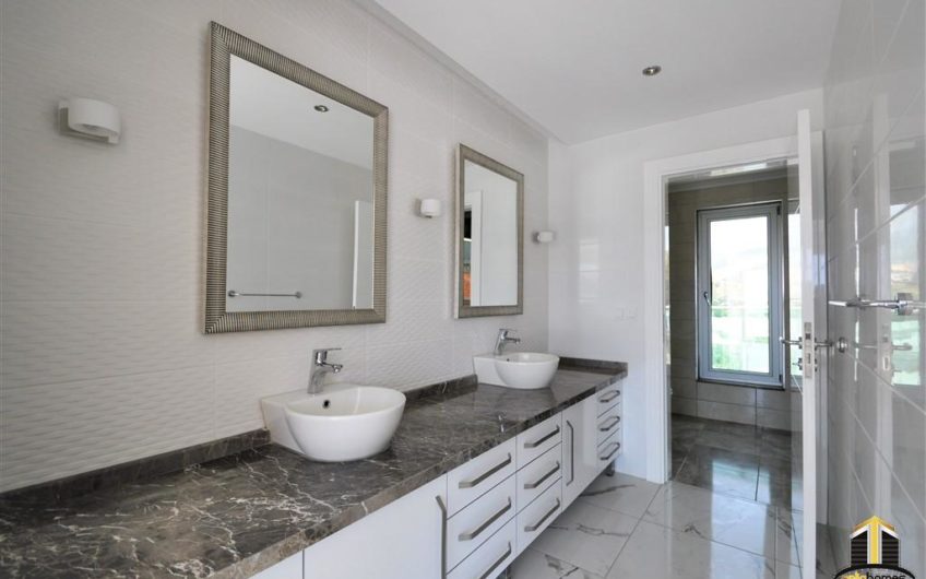 Luxury Penthouse For Sale in Hexa Residence in Kargicak!