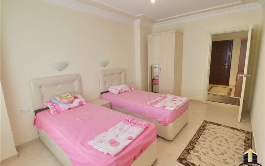 King size at first sea line in Mahmutlar