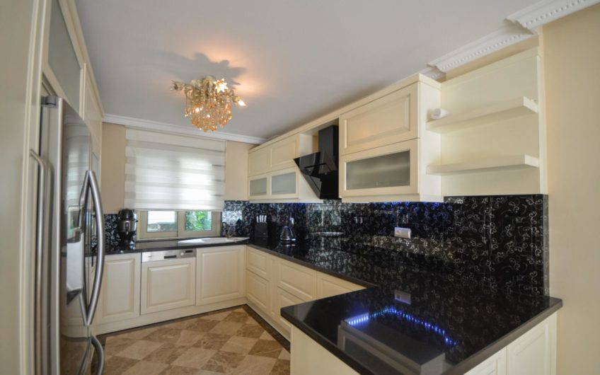 Neue LUX Villa mit Pool- und Meerblick in Kargicak