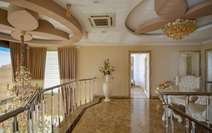 Neue LUX Villa mit Pool- und Meerblick in Kargicak