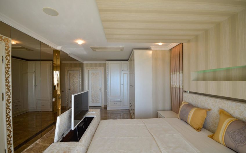 Neue LUX Villa mit Pool- und Meerblick in Kargicak