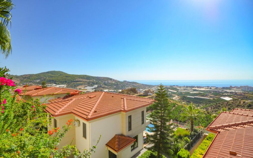 Neue LUX Villa mit Pool- und Meerblick in Kargicak