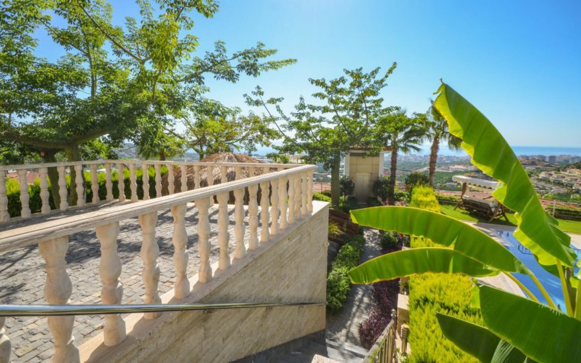 Neue LUX Villa mit Pool- und Meerblick in Kargicak