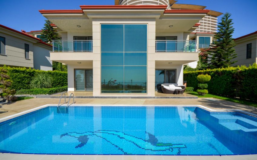 Neue LUX Villa mit Pool- und Meerblick in Kargicak