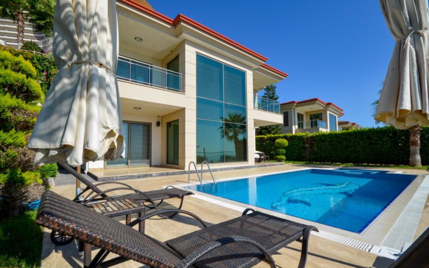 Neue LUX Villa mit Pool- und Meerblick in Kargicak