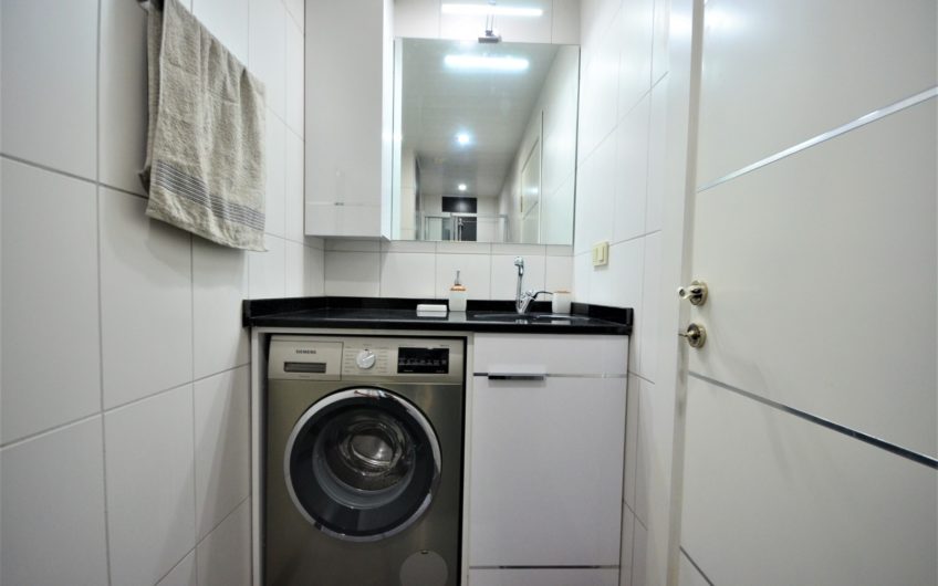 Tasarım yenilemeli, deniz kenarında geniş üç odalı penthouse