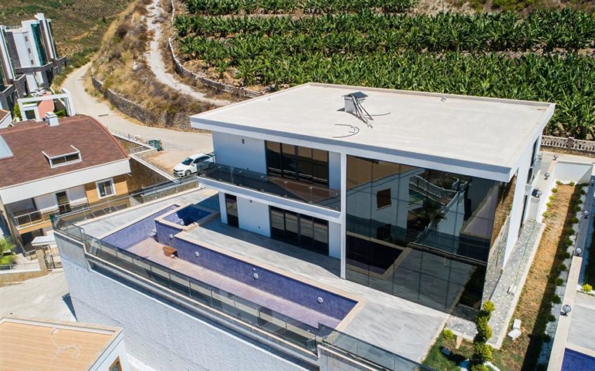 Luksus møbleret villa med havudsigt i Alanya
