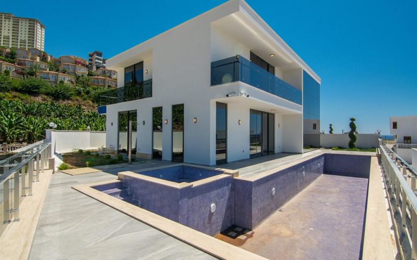 Luksus møbleret villa med havudsigt i Alanya
