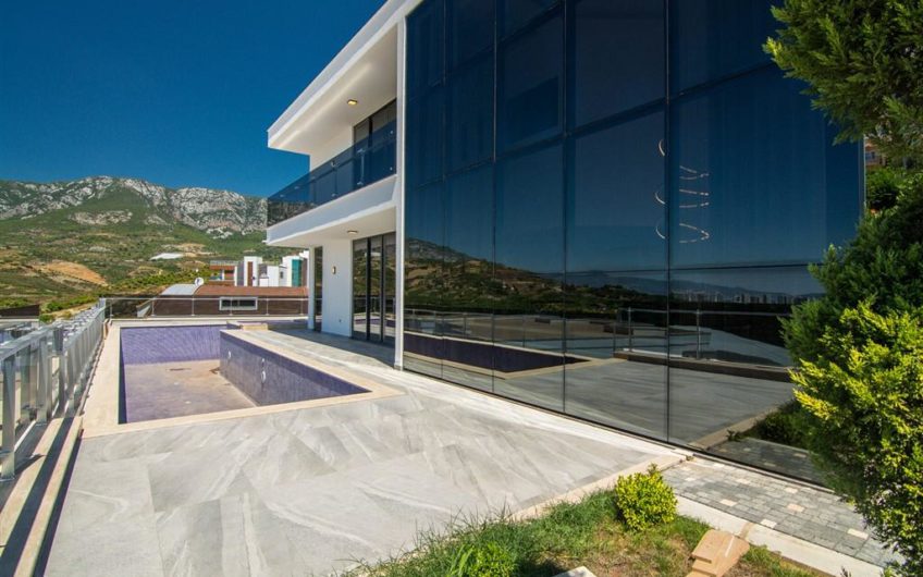 Luksus møbleret villa med havudsigt i Alanya