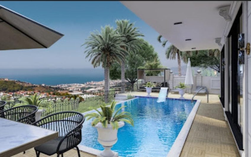 Lyxig villa med havsutsikt, i Kargicak-området bland pinjeträd och omgiven av berg!